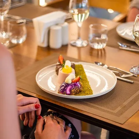 Hane Sun Elite 5* Side